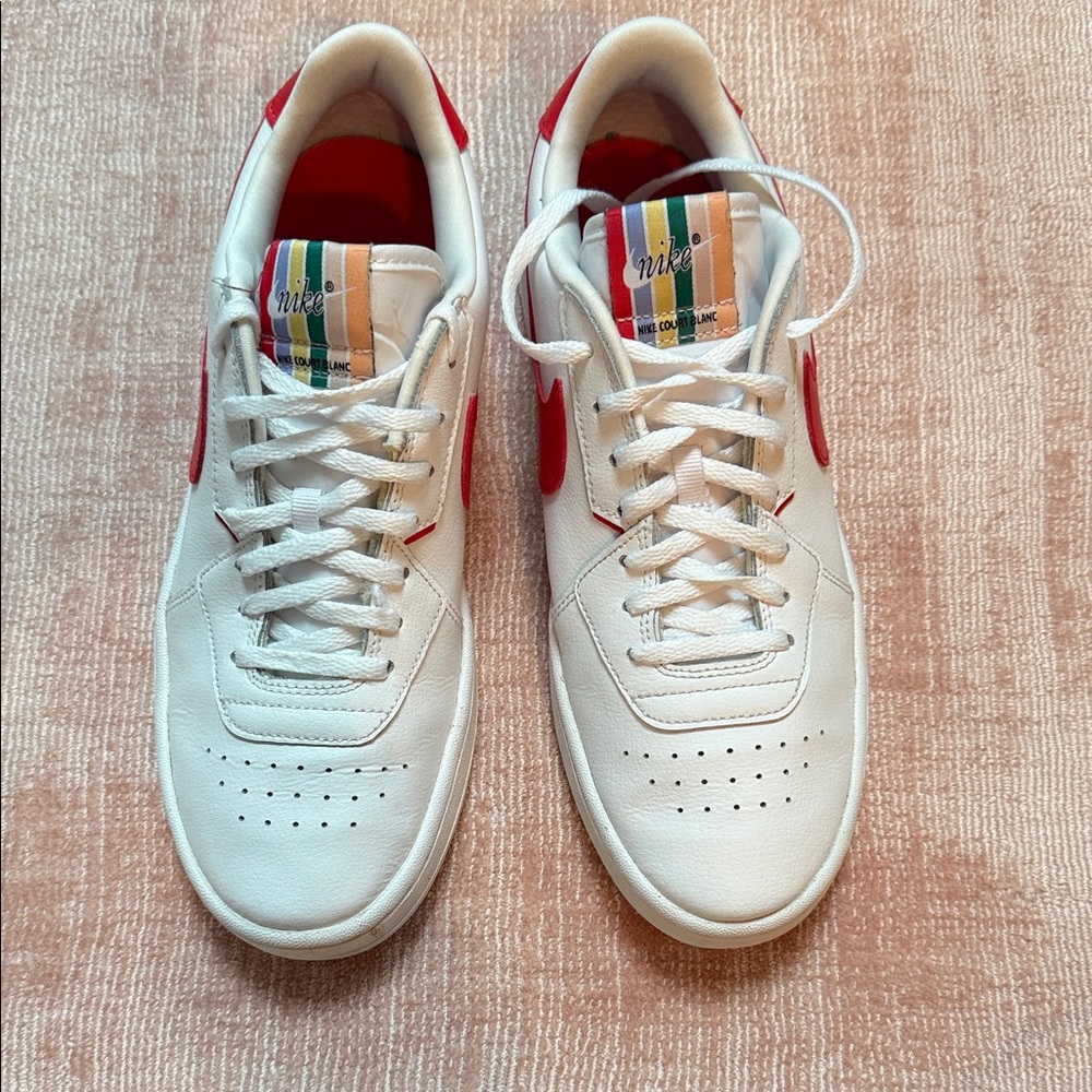 Nike White and Red Women’s Sneakers with Multicolor Tongue